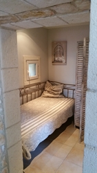 Chambre de 8m² avec lit une personne. Idéale pour enfant.